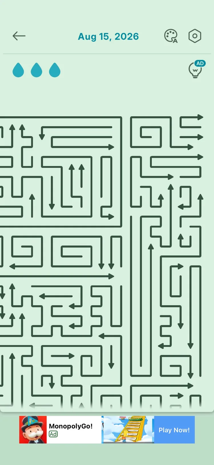 A daily Amaze Go arrow puzzle at the start: the board densely packed with dark arrows twisting around one another, three water-drop lives shown at the top